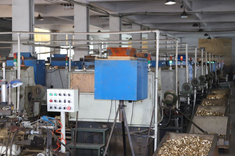 Automatic CNC machines for plumbing items