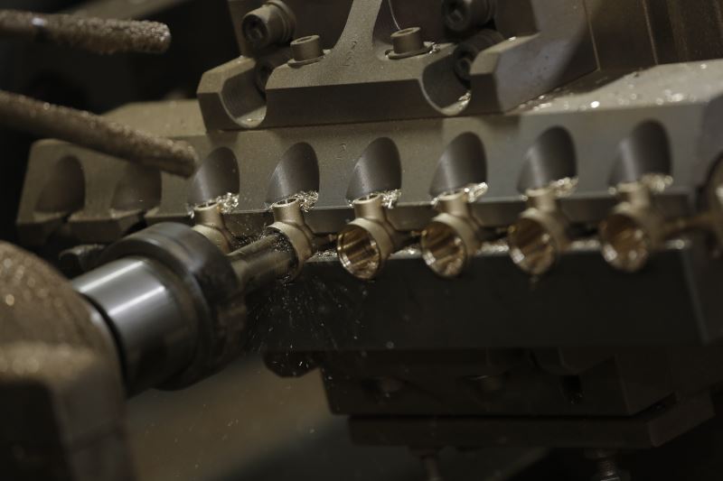 cnc machine manifold