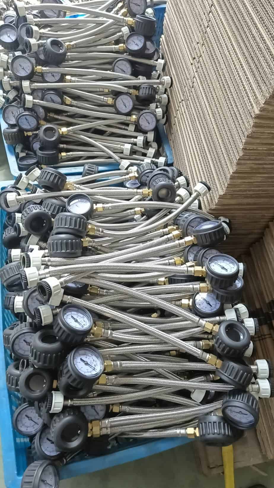 flexible wire hose with gauge