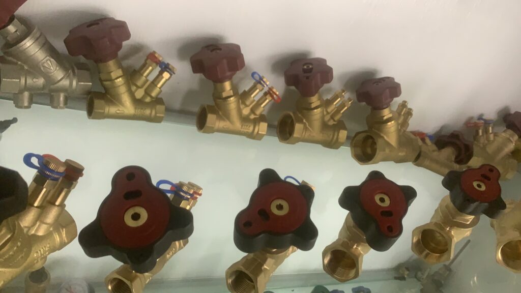 2 types balance valve